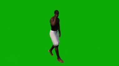 Sahilde tatil gezisinde olan 3D siyah Afrikalı adam yeşil ekranda yürüyor, alışveriş yapıyor ve 1080 yılında cep telefonuyla konuşuyor.