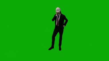 3D erkek müteahhit mühendisi yeşil ekranda konuşuyor ve krom anahtar film arka planında çalışıyor.