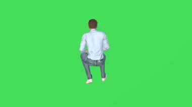 Yeşil ekranda oturan 3 boyutlu yakışıklı adam, bir şey fırlatılıyor ve kafasına vuruyor. Arkasından yüksek kalite 4K ile.