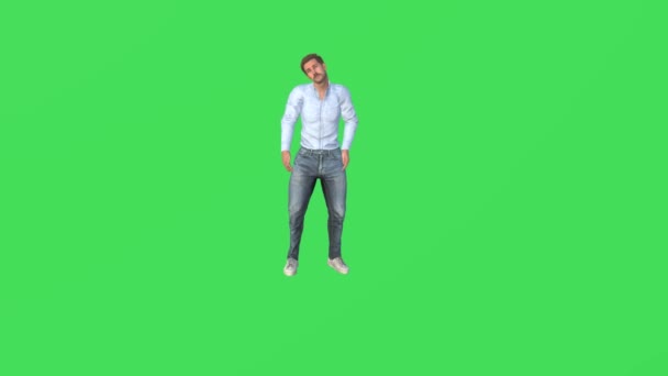 Yakışıklı Adam Yeşil Ekranda Yürüyor Engelleri Aşıyor Yüksek Kalite Manzara — Stok video