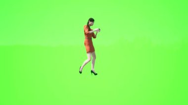 Yalnız anne cep telefonuyla çalışıyor, mesajlaşıyor ve fotoğraf çekiyor, gerçekçi 3D insanları yeşil ekranda izole ediyor..