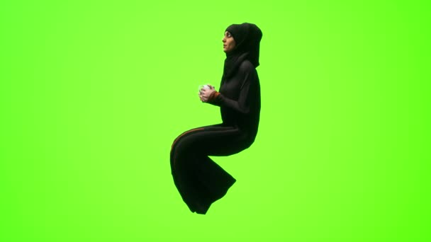 Arabische Moslimvrouwen Drinken Praten Zitten Realistische Mensen Maken Geïsoleerd Groen — Stockvideo