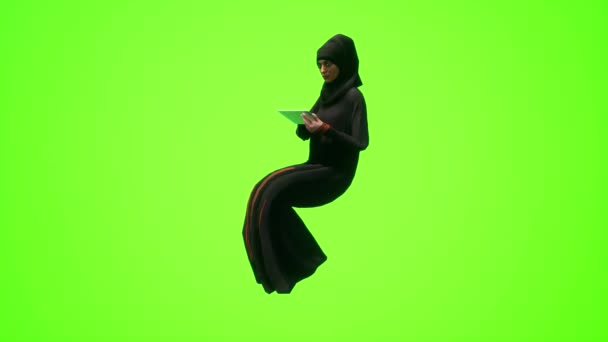 Tablet Cep Telefonu Oturarak Çalışan Arap Müslüman Kadın Gerçekçi Boyutlu — Stok video