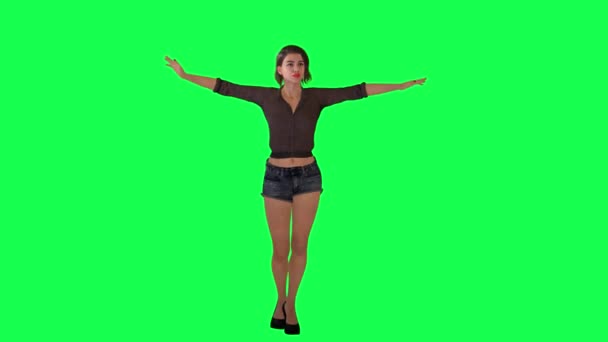Mulher Bonita Dançando Pisando Vestido Marrom Shorts Cinza Ângulo Reto — Vídeo de Stock