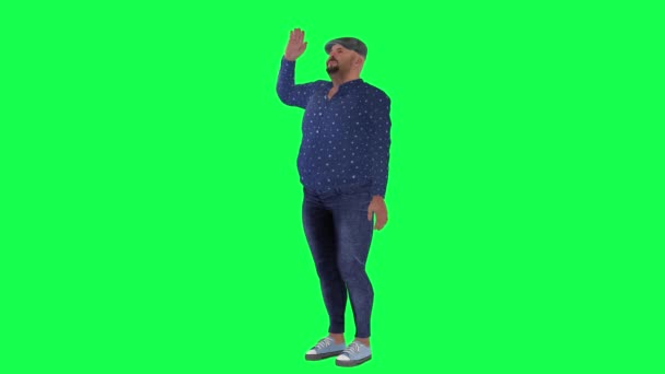 脂肪はげ男で青でグレーの帽子挨拶と緑の画面上の右の角度から友人と話す — ストック動画