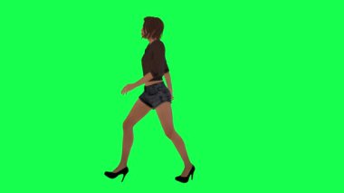 Kahverengi elbiseli ve kot şortlu bir kadın yeşil ekranda dik açıdan hızla yürüyor.