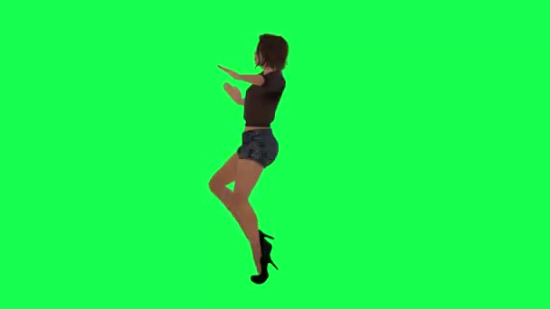 穿着棕色衣服 黑色短裤和高跟鞋的欧洲女人在绿色屏幕上从直角跳着舞 — 图库视频影像