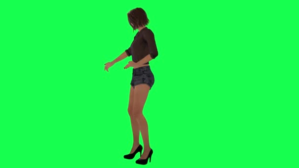 俄罗斯女人 穿着棕色衣服 黑色短裤 高跟鞋 从直角在绿色屏幕上打牌 — 图库视频影像