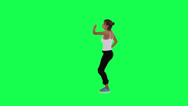 Молода Дівчина Йде Разом Танцями Під Прямим Кутом Зеленому Екрані — стокове відео