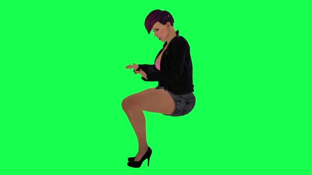 Artista Femenina Con Pelo Púrpura Chaqueta Negra Pantalones Cortos Grises — Vídeos de Stock