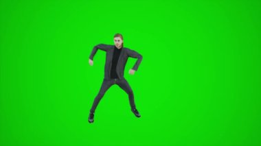 Yeşil ekranda dans eden enerjik bir adamın 3 boyutlu animasyonu ve yeşil ekranda izole edilmiş bir grup insanın krom anahtarda mutlu olması.
