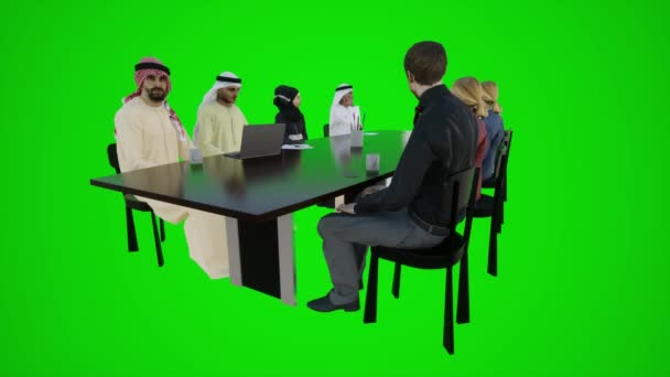 Arap Avrupalı Mimarların Birbirleriyle Konuştuğu Dubai Binalarında Masanın Etrafında Oturan — Stok video
