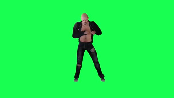 Hombre Guapo Una Pantalla Verde Con Una Chaqueta Pantalones Negros — Vídeo de stock