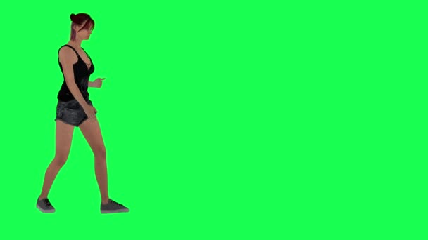 Mujer Adicta Constitución Media Cicatrizada Pantalla Verde Con Pelo Rojo — Vídeo de stock