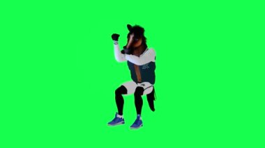 3D kızgın konuşan at yeşil ekranda dik açıdan atıp tutuyor. 3D insanlar arka plan krom anahtarıyla yürüyor. Görsel efekt canlandırması