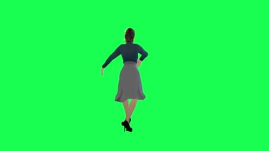 Sıska bir kadın, yeşil perdeli, uzun bir stein elbisesi, uzun bir balıkçı yaka kazağı, uzun bir dişli eteği, siyah topuklu ve uzun boylu, bronz tenli, uzun boylu ve makyajlı.
