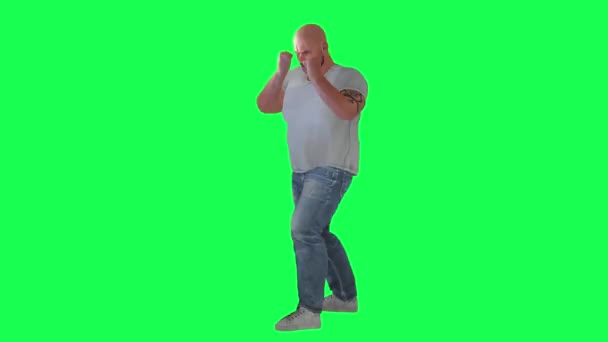 Чоловік Товстим Спортивним Тілом Зеленому Екрані Темно Білою Сукнею Короткими — стокове відео