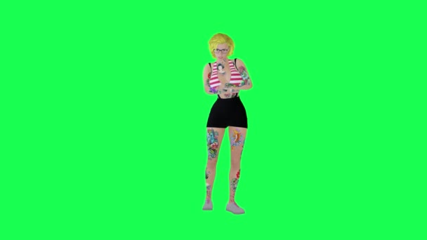Полная Татуированная Блондинка Очках Ждет Сердито Изолированный Прямым Углом Зеленый — стоковое видео