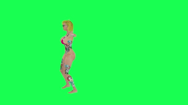 Полная Татуированная Блондинка Очках Делает Глупый Танец Левого Угла Изолированный — стоковое видео