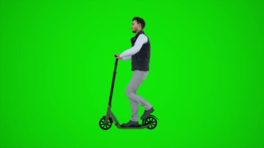 3D yeşil ekran katibi yan açıdan scooter kullanıyor. 3D insanlar daha kırmızı renkli arka plan animasyon adamı ve kadın yürüme sohbeti.