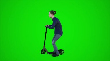 3D yeşil ekran. Asya sokaklarında scooter süren Asyalı bir fırıncı çocuk. 3 boyutlu açıdan.
