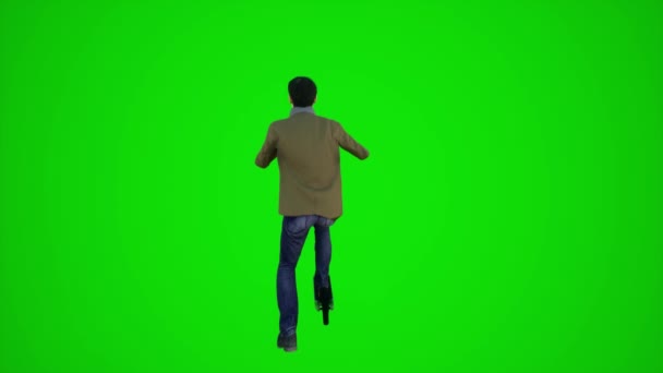 3Dグリーンスクリーンポストマン バックアングルからヨーロッパの通りに乗るスクーター 赤いクロマキー背景アニメーション男と女性の歩く話 — ストック動画