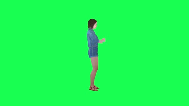 Мультфильм Женщина Джинсах Играя Карты Левый Угол Зеленый Экран Люди — стоковое видео