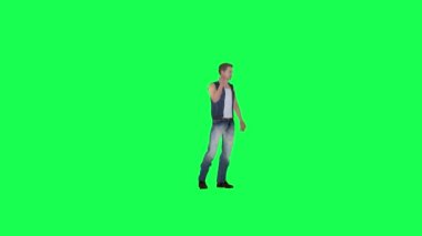 Kot pantolonlu 3D karikatür adam telefonda konuşuyor, sol açı yeşil ekran insanları krom anahtar animasyon insanı yürütür ve konuşur