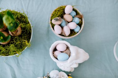 Masadaki paskalya yumurtaları