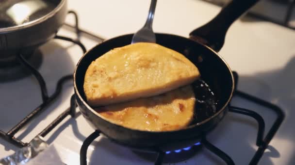 Pieces Tortilla Frying Pan Low Heat Eat Salmon — Stock Video