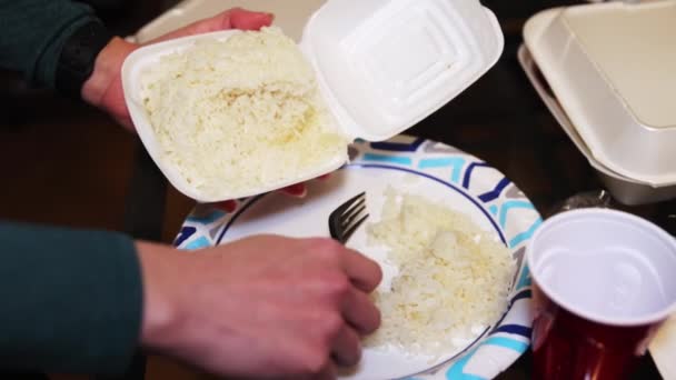 Подача Риса Большую Тарелку — стоковое видео