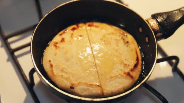 Pieces Tortilla Frying Pan Low Heat Eat Salmon — ストック動画