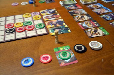 Filibe, Bulgaristan - 16 Ocak 2025: Splendor Düellosu 2022 'den iki oyuncu için popüler ve başarılı bir yarışma oyunu