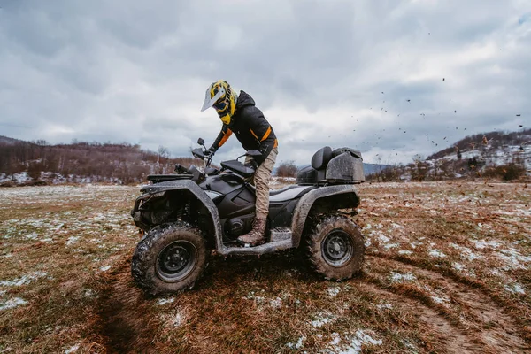 Man Drives Atv Mud Drift Driving Atv Quad Mud Snow — Stock Photo, Image