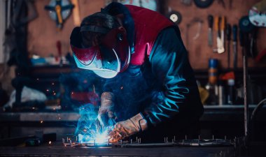Kaynakçı teknik çelik dikme. Fabrika teknik endüstriyel çelik Kaynakçı.