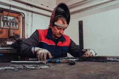 Kaynakçı teknik çelik dikme. Fabrika teknik endüstriyel çelik Kaynakçı.