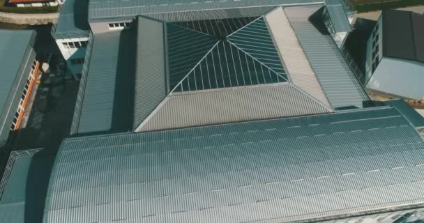 Edificio Moderno Con Techo Cristal Desde Una Vista Pájaro Que — Vídeos de Stock
