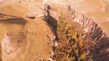 Türkiye 'deki Ilhara Vadisi' nin sinematik üst manzarası. Yüksek kalite 4k görüntü