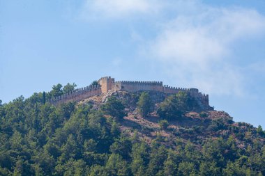 Kafkas dağlarındaki Kuzey Osetya 'daki eski Fregat kalesi. Yüksek kalite fotoğraf