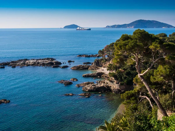 İtalya, Liguria bölgesi, Lerici köyü ve denizi.