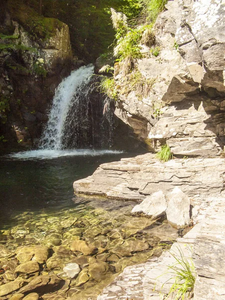 イタリア エミリア ロマーニャ地方 アペニーノ山 川と滝 — ストック写真