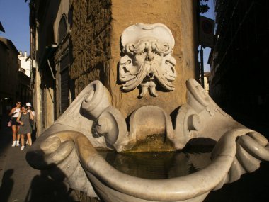 İtalya, Toskana, Floransa. Mermer çeşme..