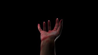 Kadın zombi elleri koyu arka planda izole