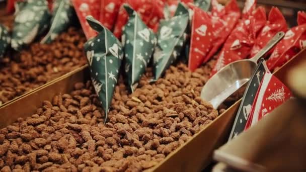 Nieuwjaar Kerstmarkt Typische Snacks Voor Toeristen Bern Zwitserland Zoete Amandelen — Stockvideo