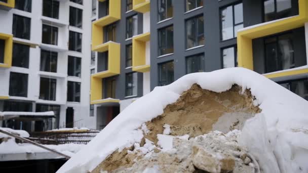Sandhaufen Auf Dem Baugelände Winter Sandhaufen Unter Dem Schnee Unfertiges — Stockvideo