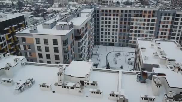 Lviv Ukrayna Karla Kaplı Yeni Modern Yerleşim Yerinin Çatısı Aralık — Stok video