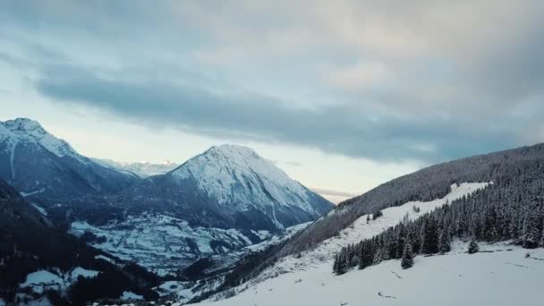 Die Wunderschönen Berge Winter Luftaufnahmen Morgen Den Schweizer Alpen Schneebedeckte — Stockvideo