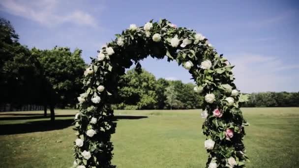 Plaats Voor Bruids Ceremonie Tegen Achtergrond Van Park Tuin Achtertuin — Stockvideo
