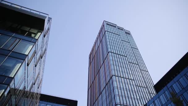 Hochhäuser Wolkenkratzer Stadtbild Niedrig Winkel Dolly Schuss Finanzbezirk Blick Auf — Stockvideo
