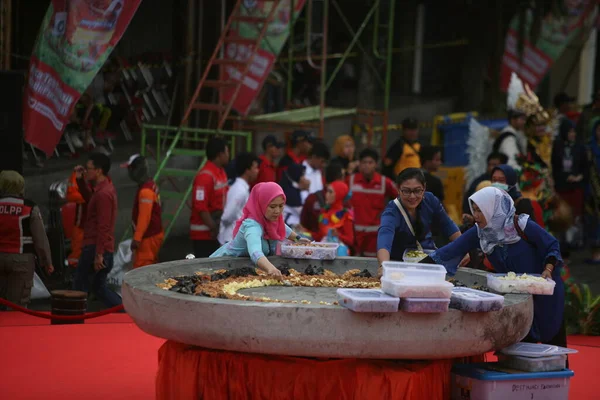 Surabaya Bewoners Nemen Deel Aan Viering Van Rujak Ulek Festival — Stockfoto